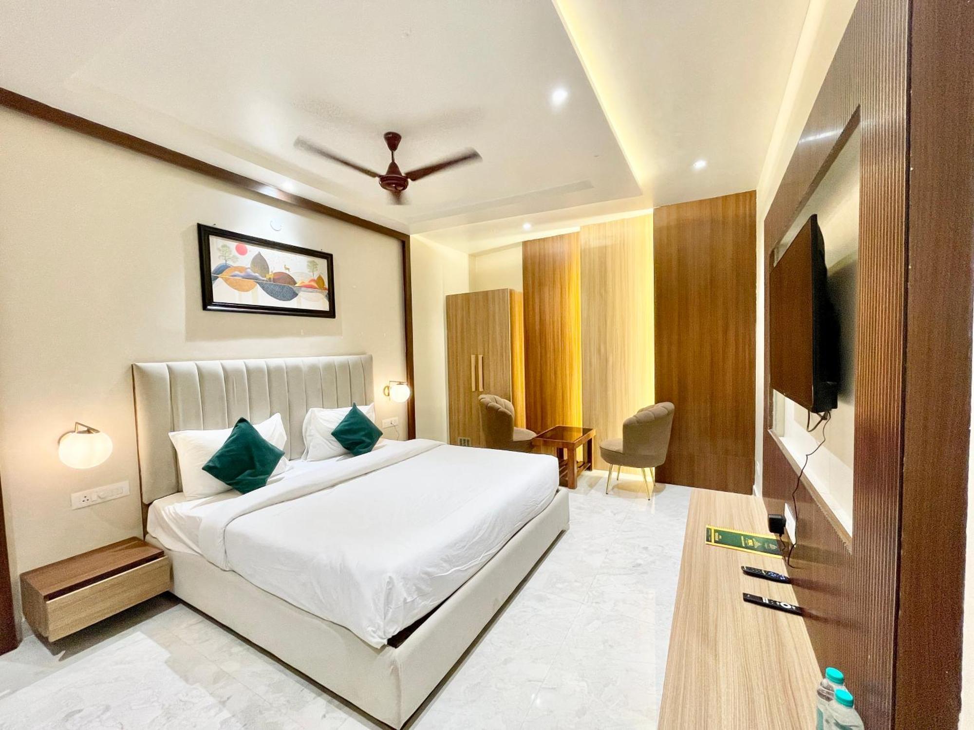 Hotel Vedangam Inn ! Varanasi - Foreigner'S Choice ! Fully Air-Conditioned Hotel With Parking Availability, Near Kashi Vishwanath Temple, And Ganga Ghat Kültér fotó