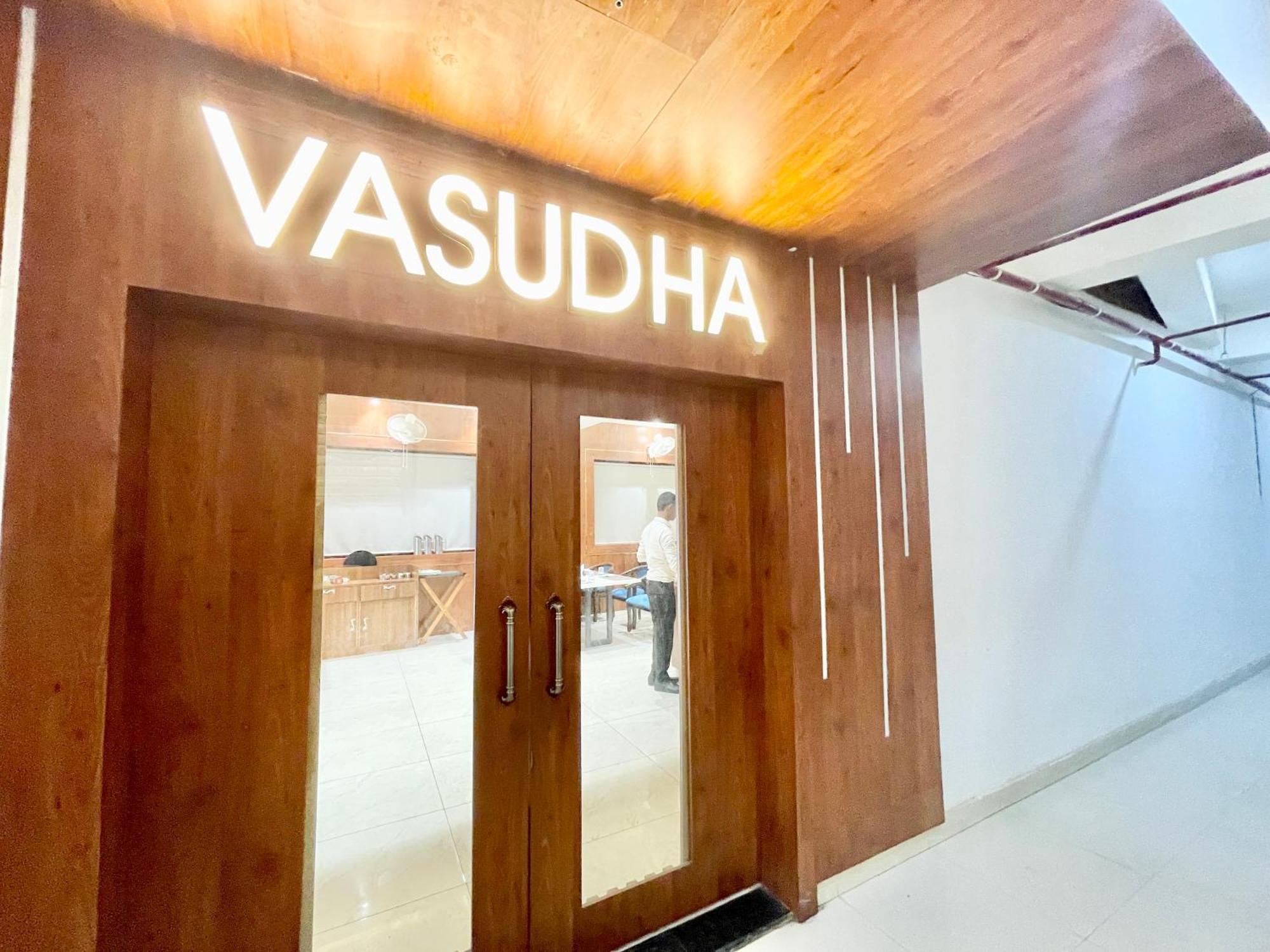 Hotel Vedangam Inn ! Varanasi - Foreigner'S Choice ! Fully Air-Conditioned Hotel With Parking Availability, Near Kashi Vishwanath Temple, And Ganga Ghat Kültér fotó